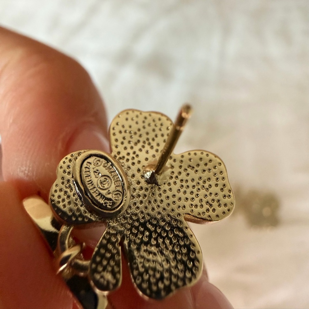 ✨ Chanel Crystal Flower & CC Logo Drop Earrings☘️ - Picture 5 of 12